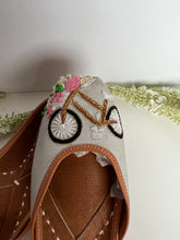 Load image into Gallery viewer, Bike Jutti
