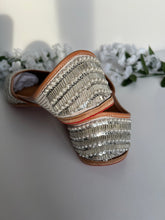 Load image into Gallery viewer, Silver Pearl Jutti
