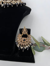 Load image into Gallery viewer, Venus Black Choker
