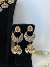 Load image into Gallery viewer, Golden Pearls Bridal Set
