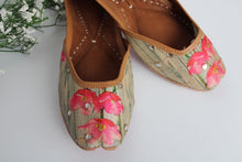 Load image into Gallery viewer, Pink Printed Jutti
