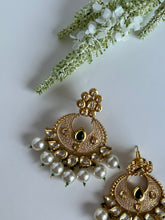 Load image into Gallery viewer, Emerald Kundan Earrings
