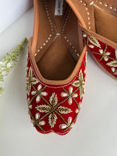 Load image into Gallery viewer, Maroon Jutti
