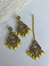 Load image into Gallery viewer, Yellow Earrings Tikka
