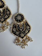 Load image into Gallery viewer, Nimrat Earrings
