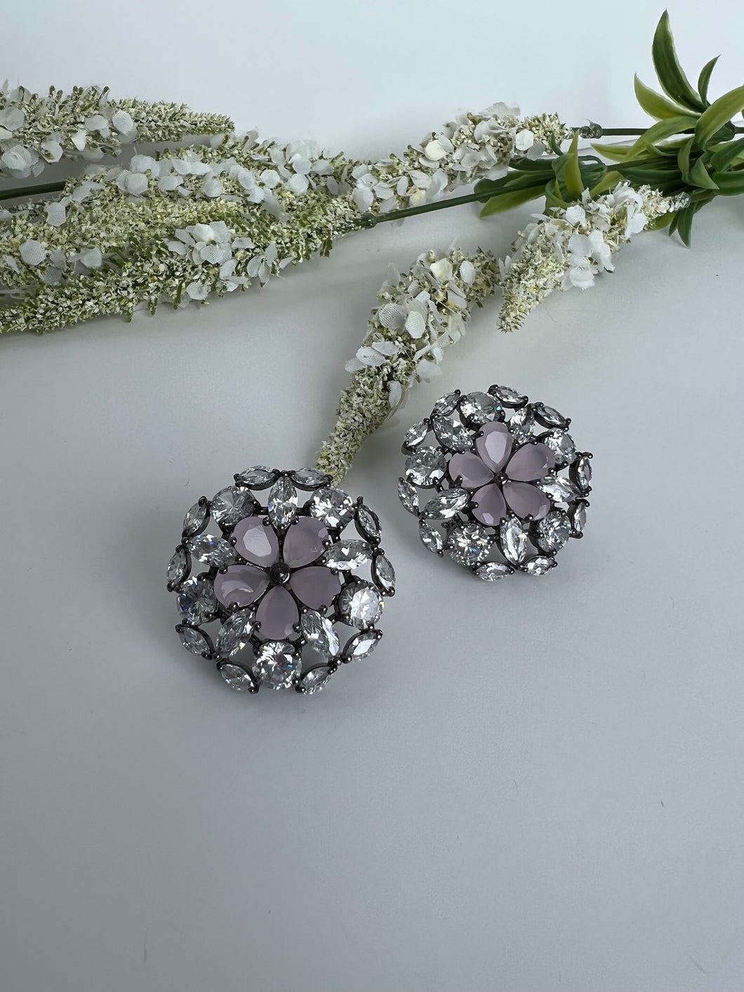 Victorian Studs Pink