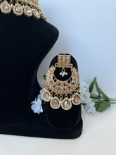 Load image into Gallery viewer, Envy Gold Choker
