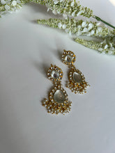 Load image into Gallery viewer, Kundan Statement Earrings
