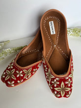 Load image into Gallery viewer, Maroon Jutti
