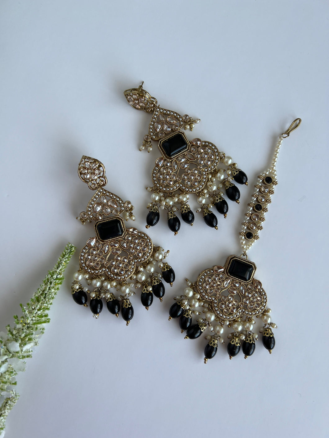 Black Earrings Tikka Set