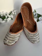 Load image into Gallery viewer, Silver Pearl Jutti
