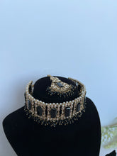 Load image into Gallery viewer, Juhi in Black
