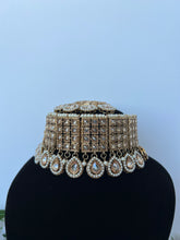 Load image into Gallery viewer, Envy Gold Choker
