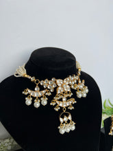 Load image into Gallery viewer, Butterfly Kundan Set
