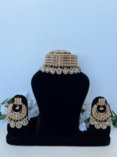 Load image into Gallery viewer, Envy Gold Choker
